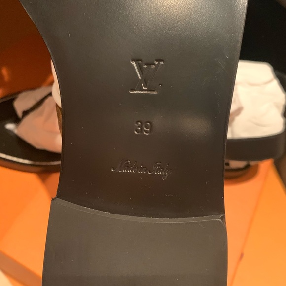 ‼️SOLD‼️ Louis Vuitton matchmake sandal - Picture 8 of 8